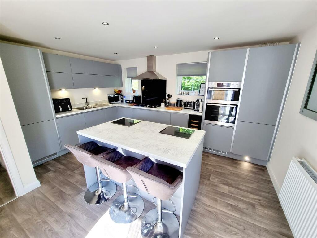 Kitchen Area.jpg