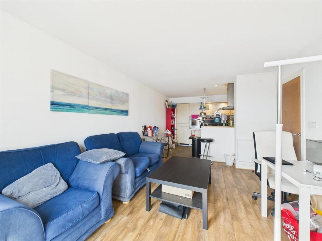 Lounge 4.jpg