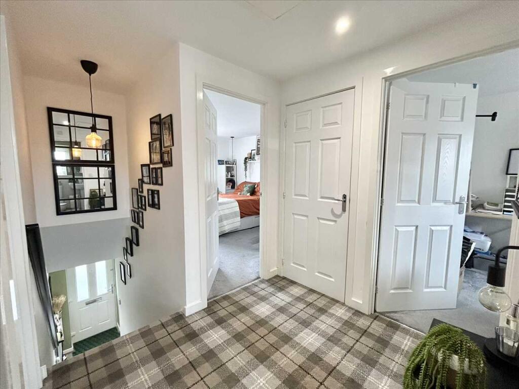 FIRST FLOOR LANDING