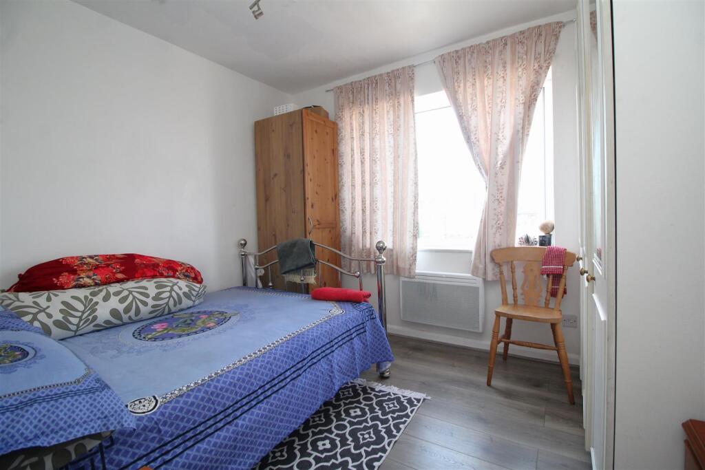 bedroom 1 .JPG