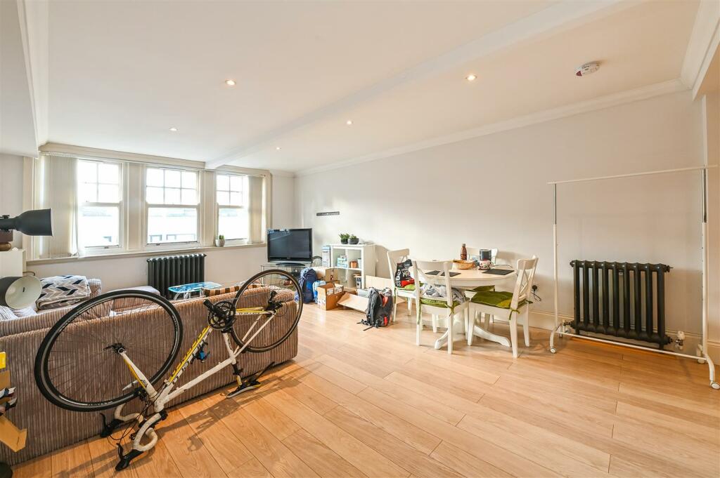 Sitting / Dining Room