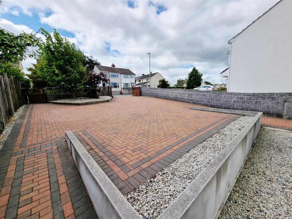 Driveway.jpg