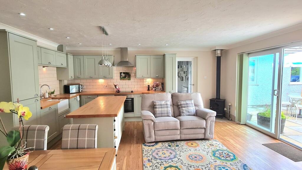 KITCHEN / DINING / LOUNGE (ANNEXE)