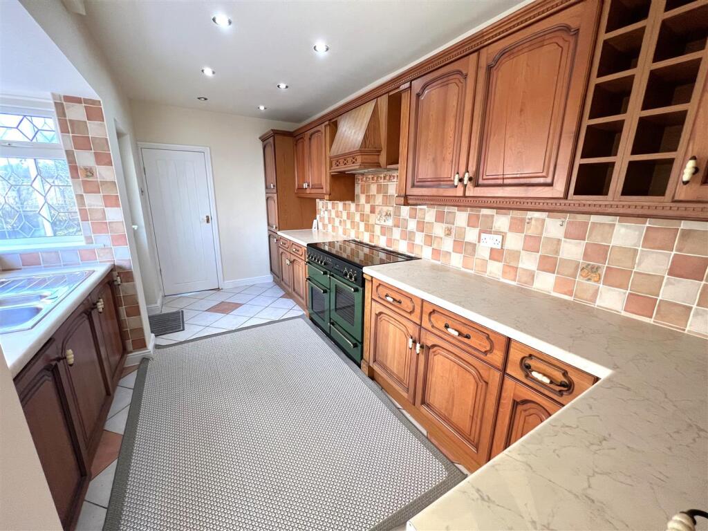Kitchen2.jpeg