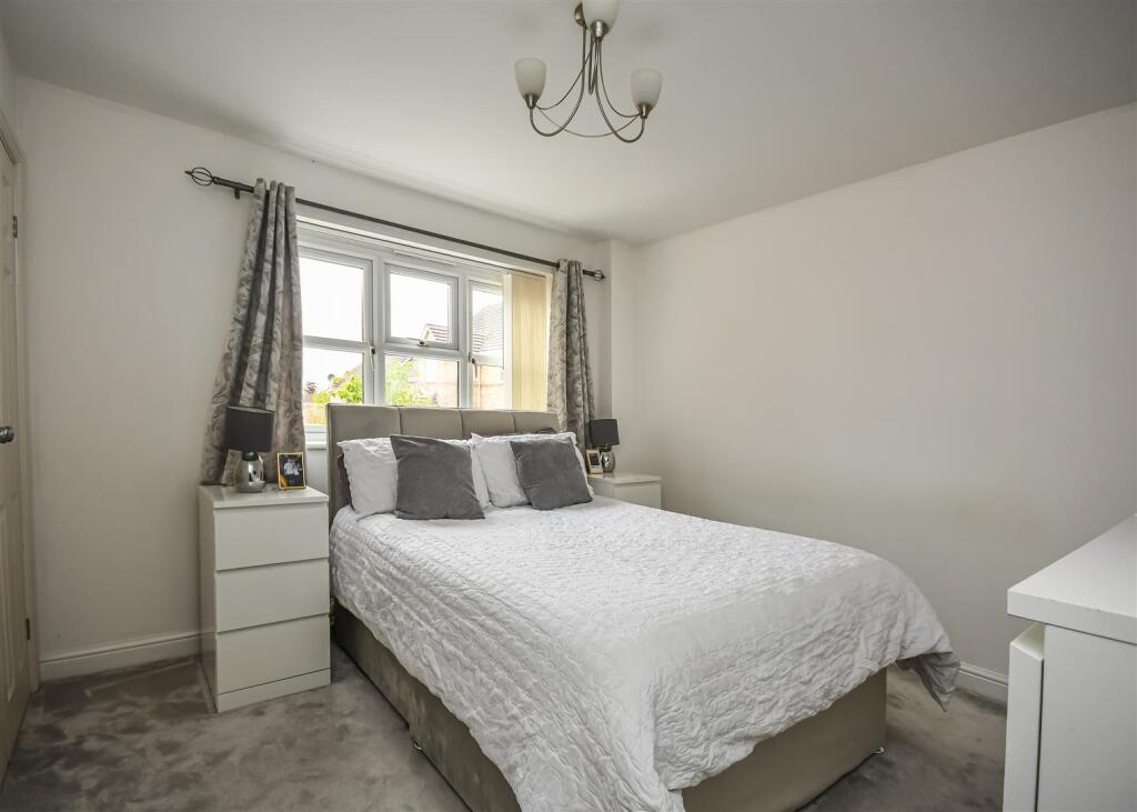 20 Cygnet Court-Bedroom 1.jpg