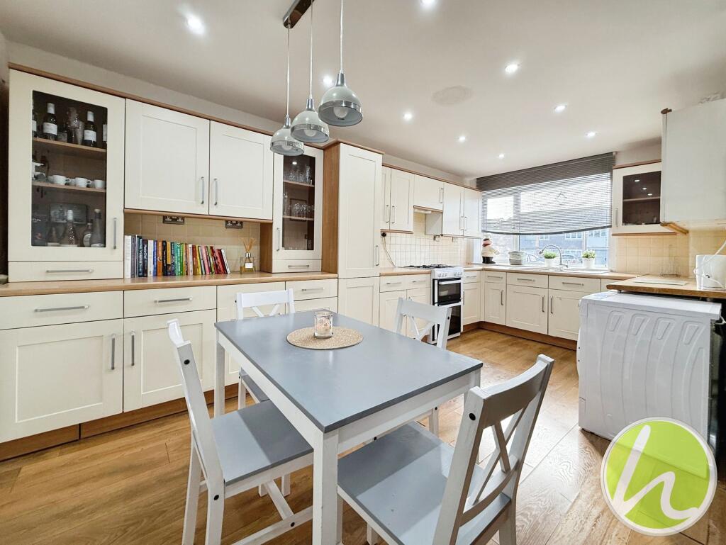Kitchen/ Dining Room