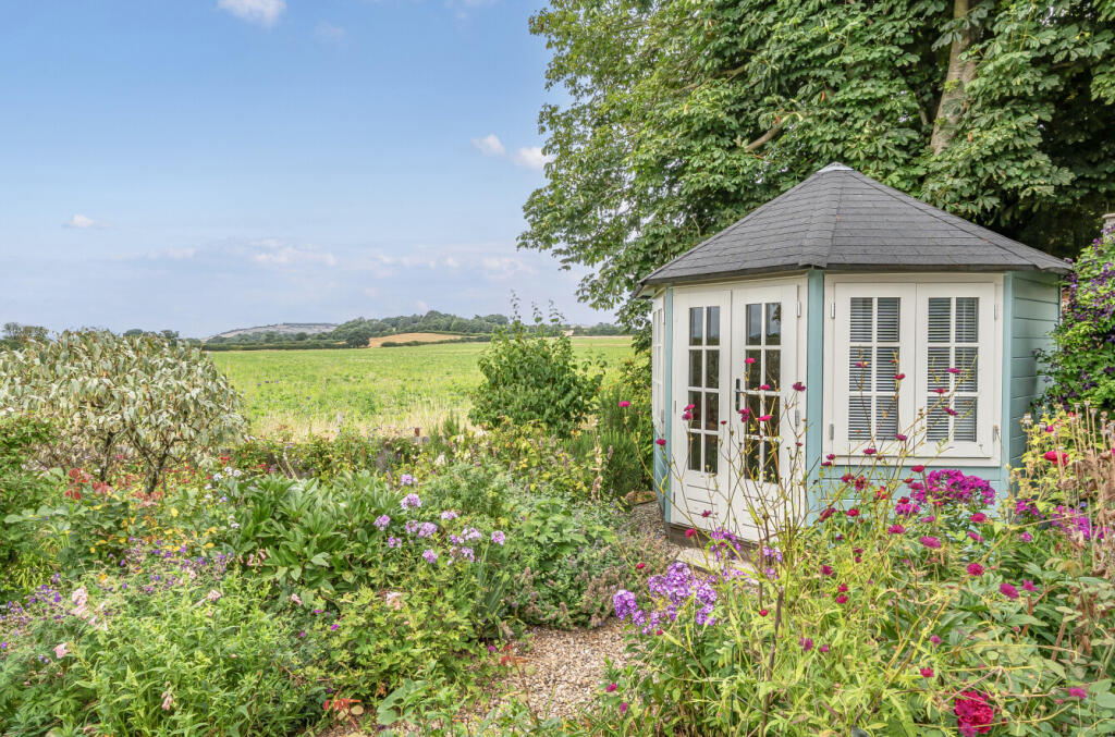 Garden/Summerhouse