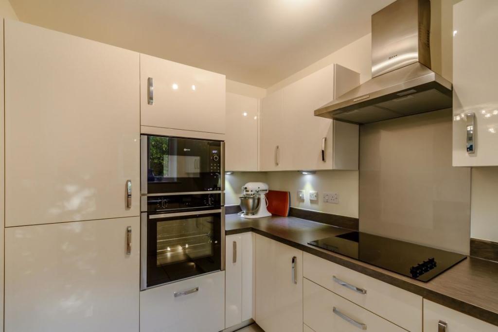 8525565-interior13 (Medium).jpg