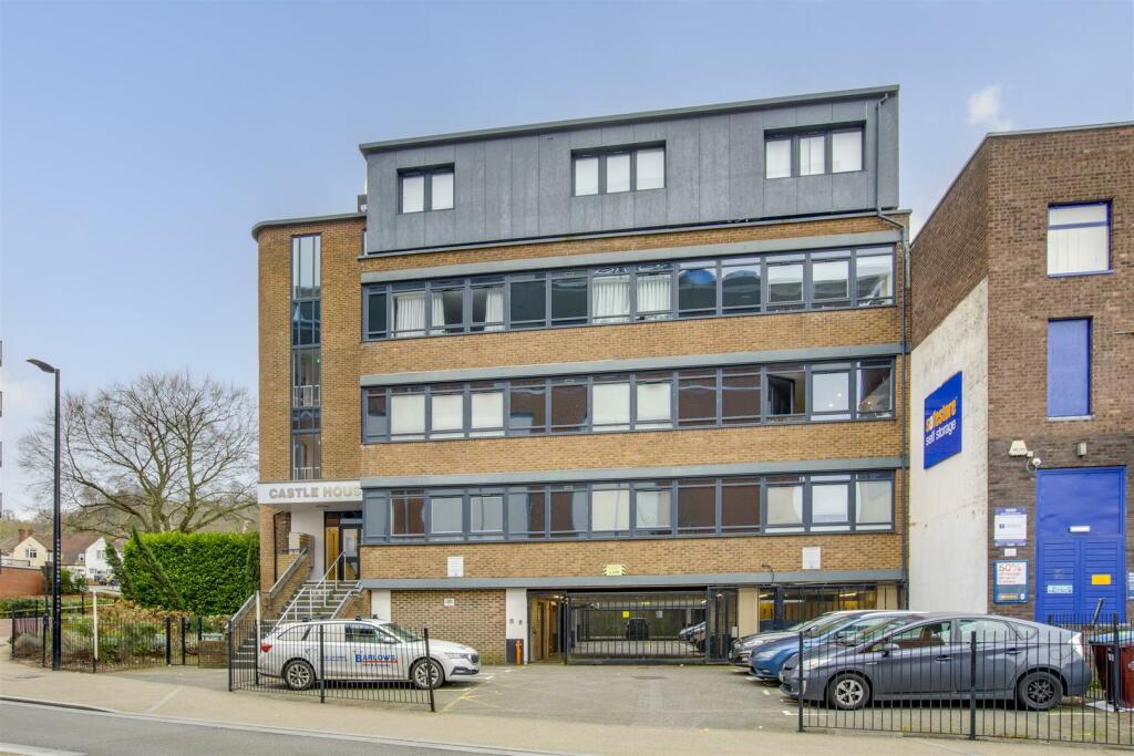 13 Castle House, Desborough Road, HP11 2FP-13.jpg