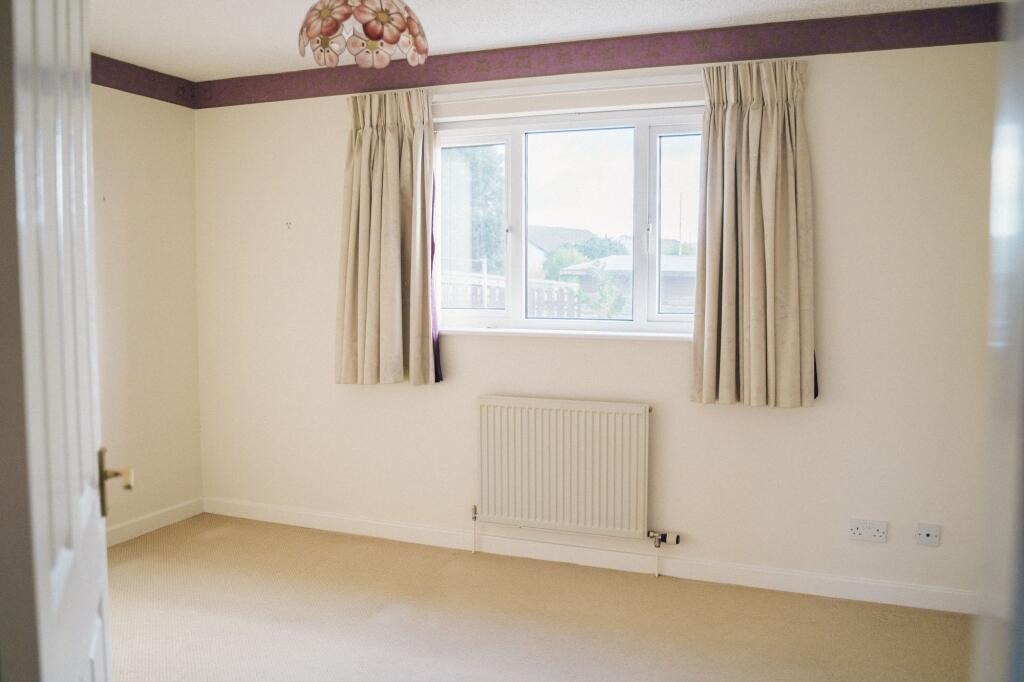 Ystafell Wely 2 / Bedroom 2