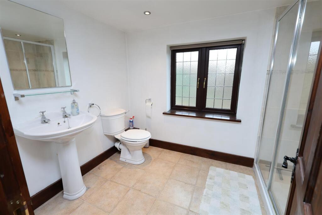 ENSUITE SHOWER ROOM