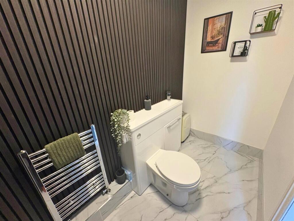 Ensuite W.C. a.jpg