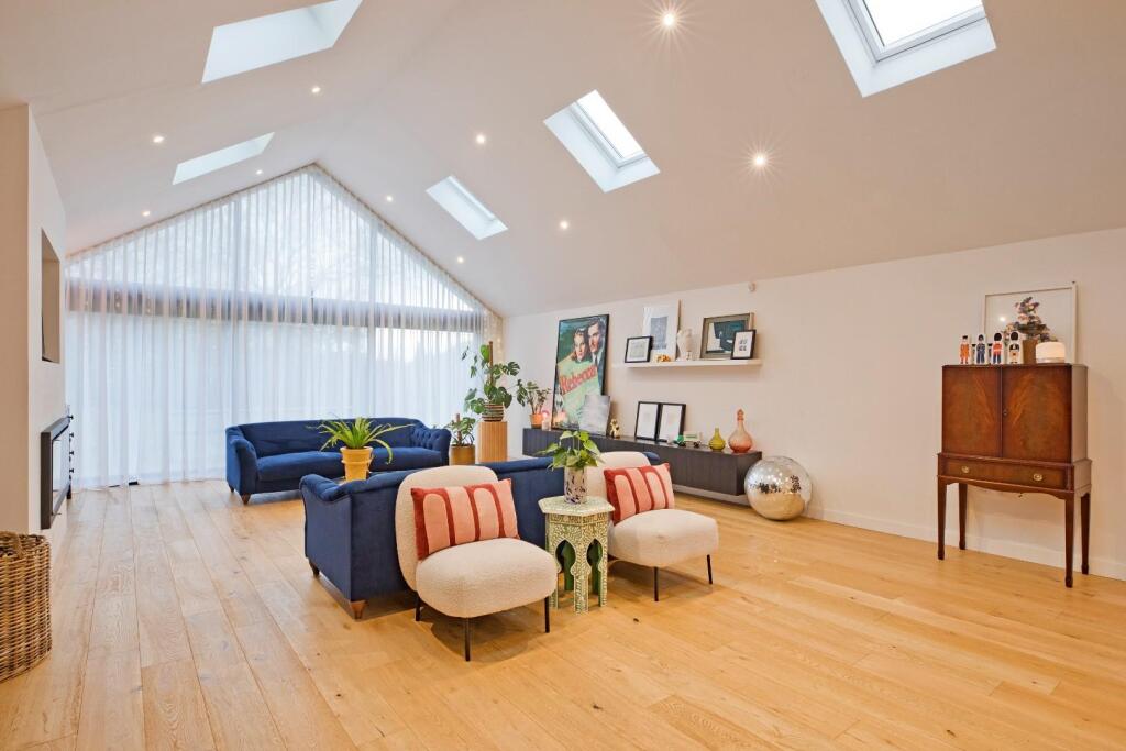 Living Area / Dining Kitchen