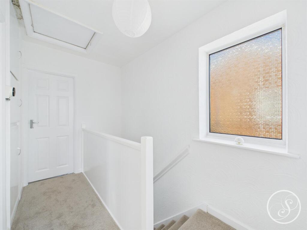 FIRST FLOOR LANDING