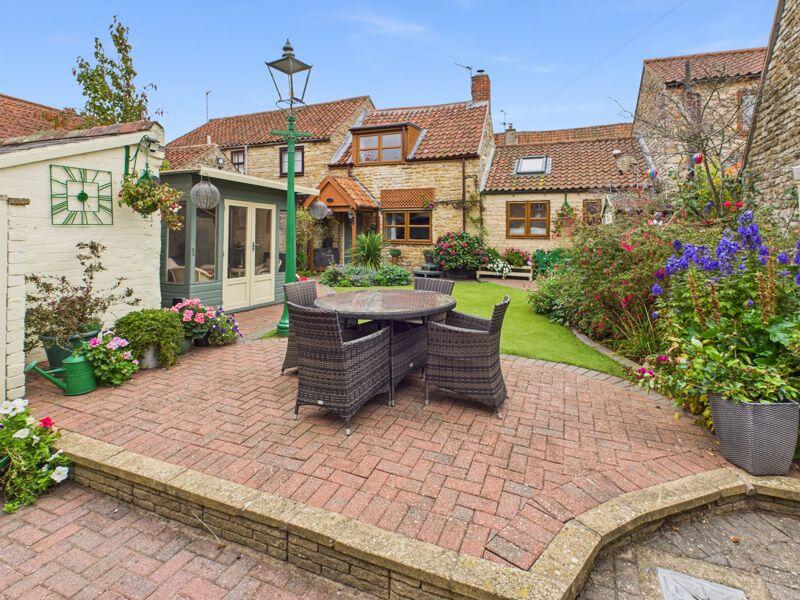 Rear garden/seating area/summerhouse