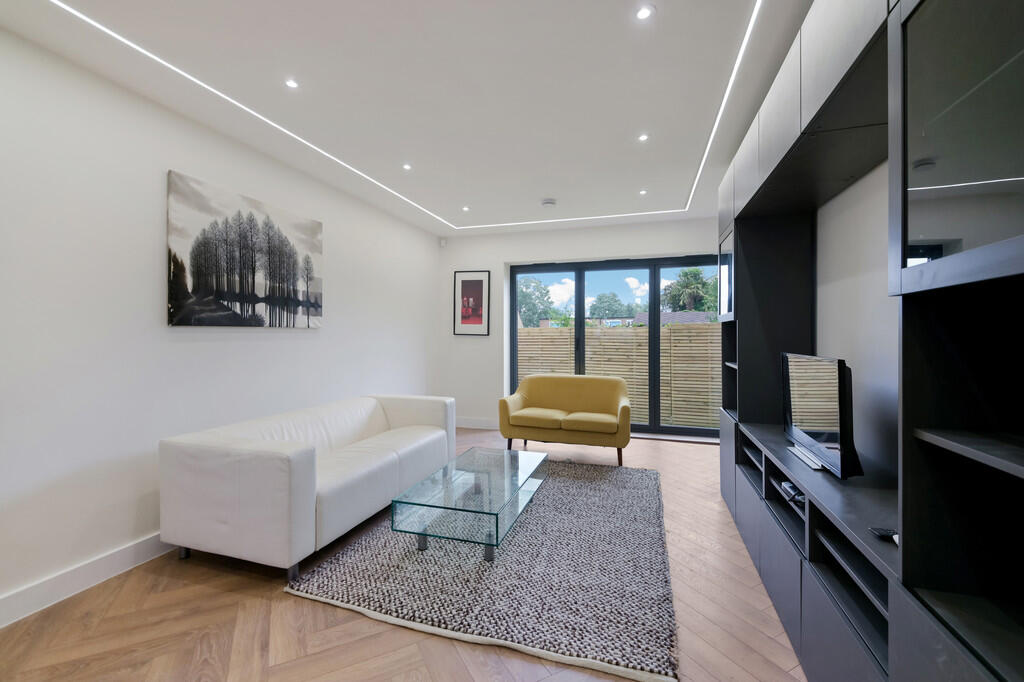 NEWARK ROAD,63A -...