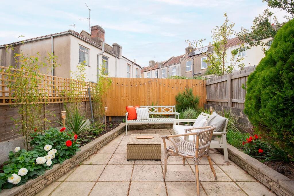 1R8HEE - External D.jpg