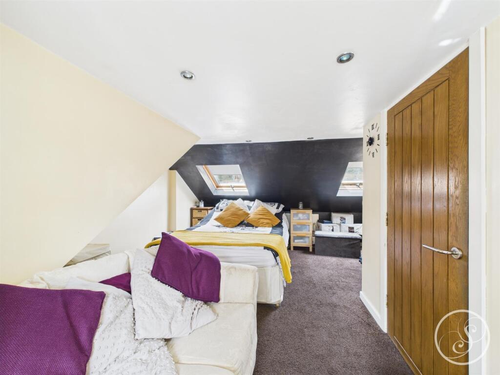 USEABLE LOFT SPACE