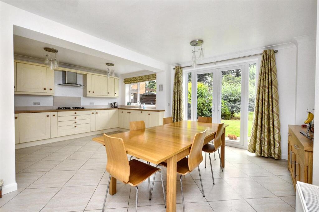 Living Fitted Kitchen/Dining Room