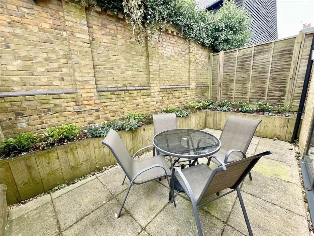 COURTYARD GARDEN