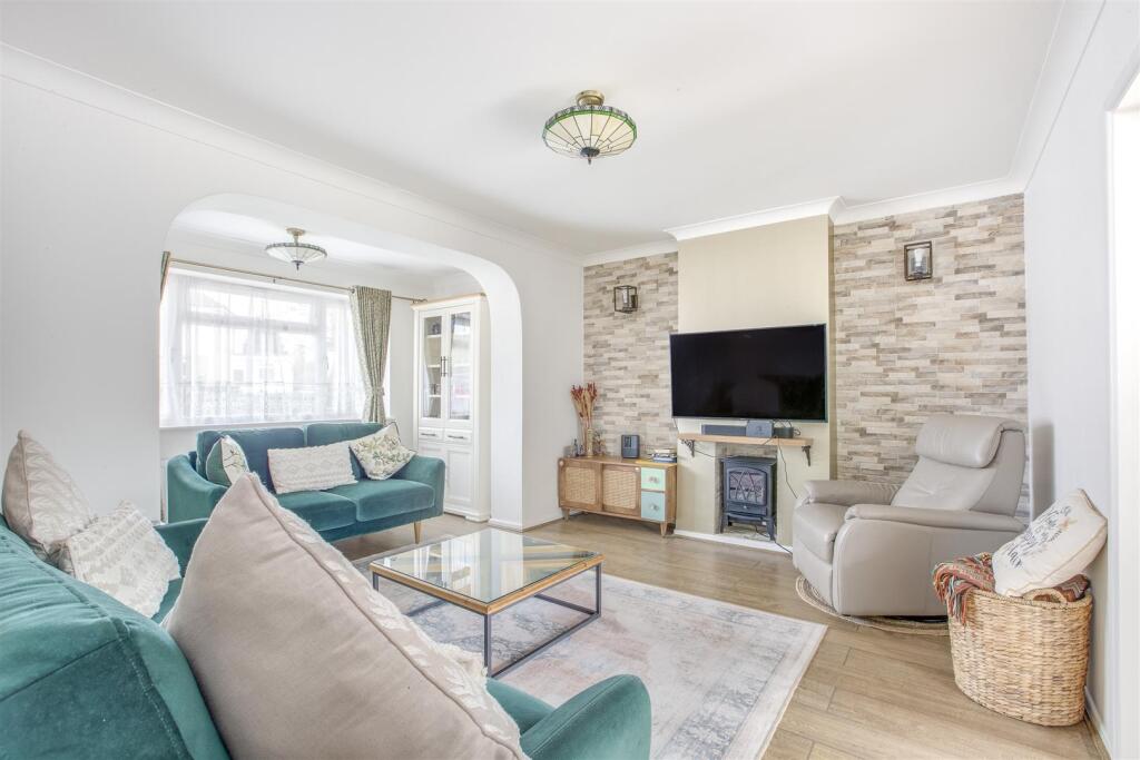 25 Cambridge Crescent, HP13 7NE-15.jpg
