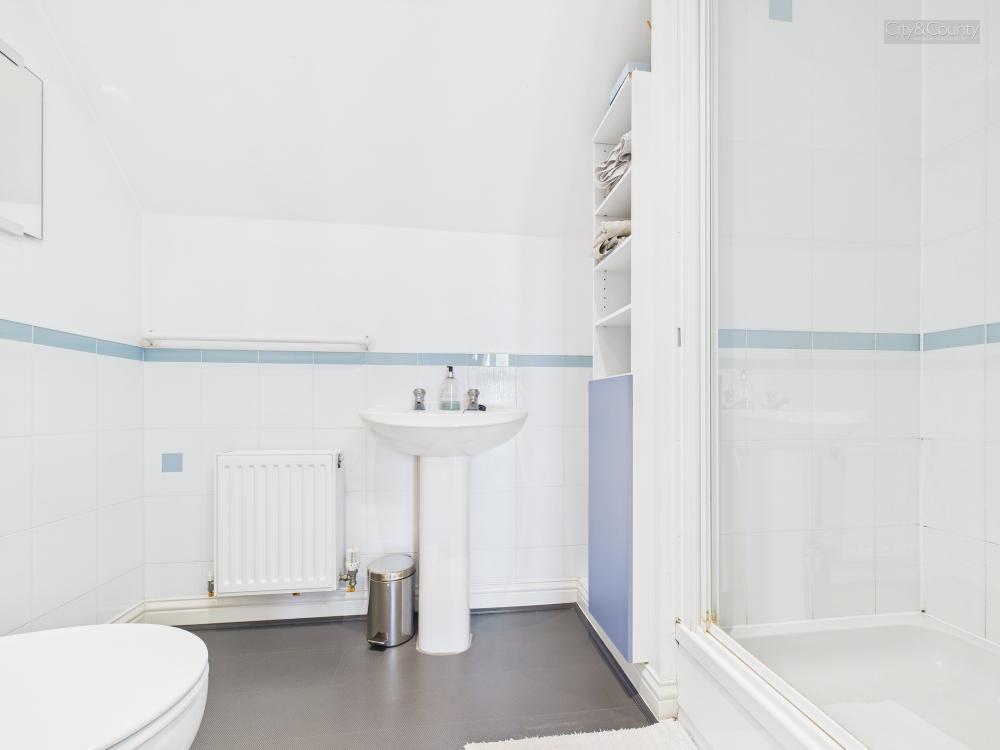 En-Suite To Master Bedroom