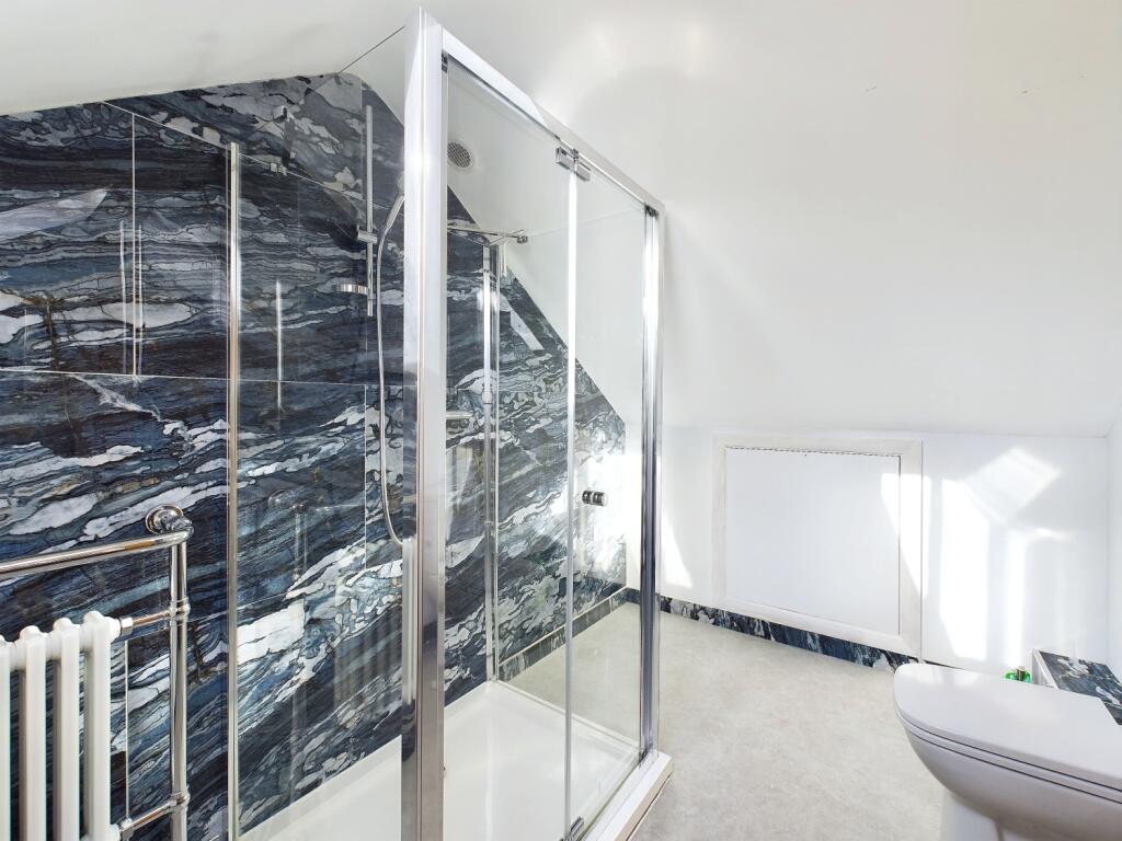 CAM03162G0-PR0170-STILL014