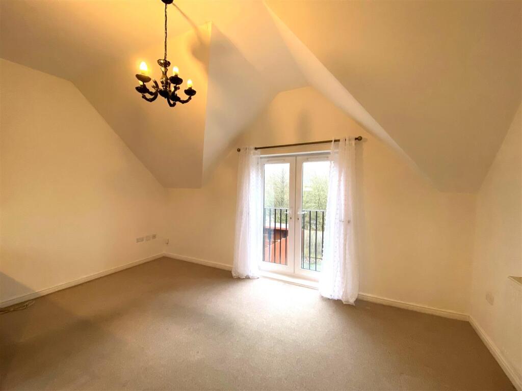 Living dining area.jpg
