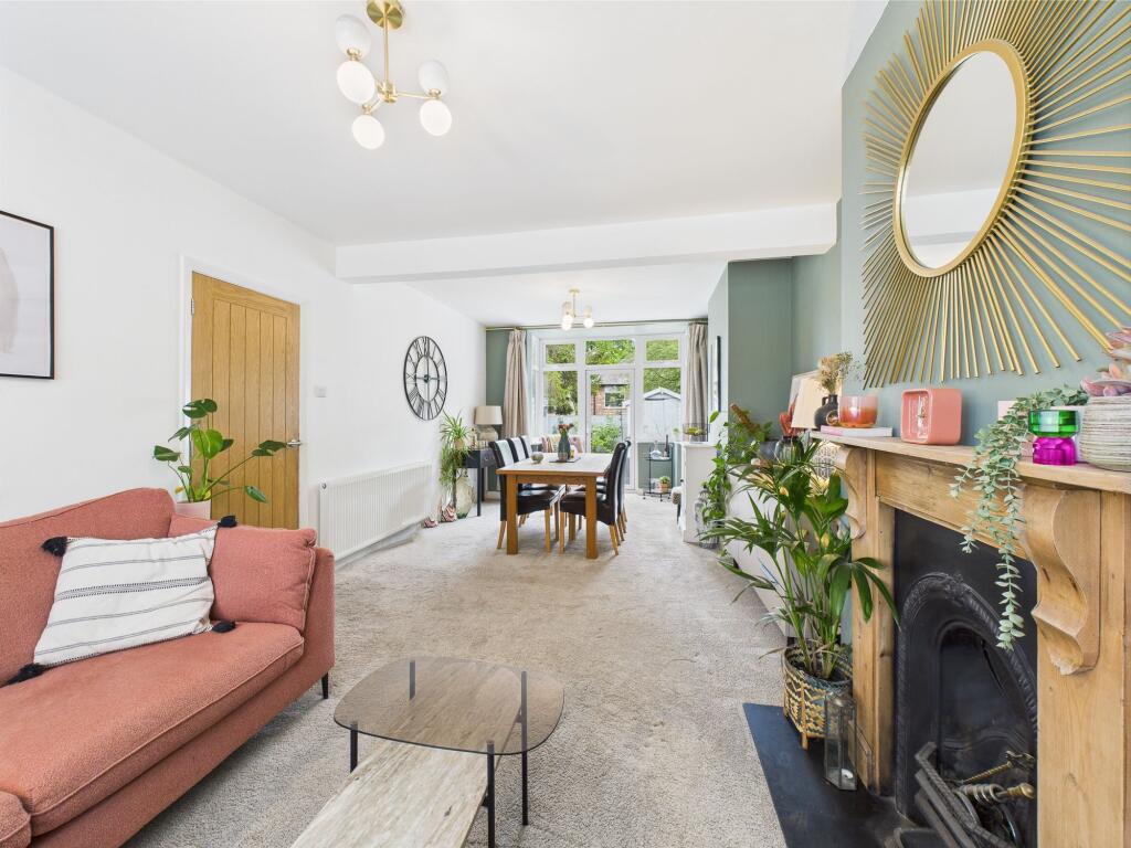 Lounge/Dining Room