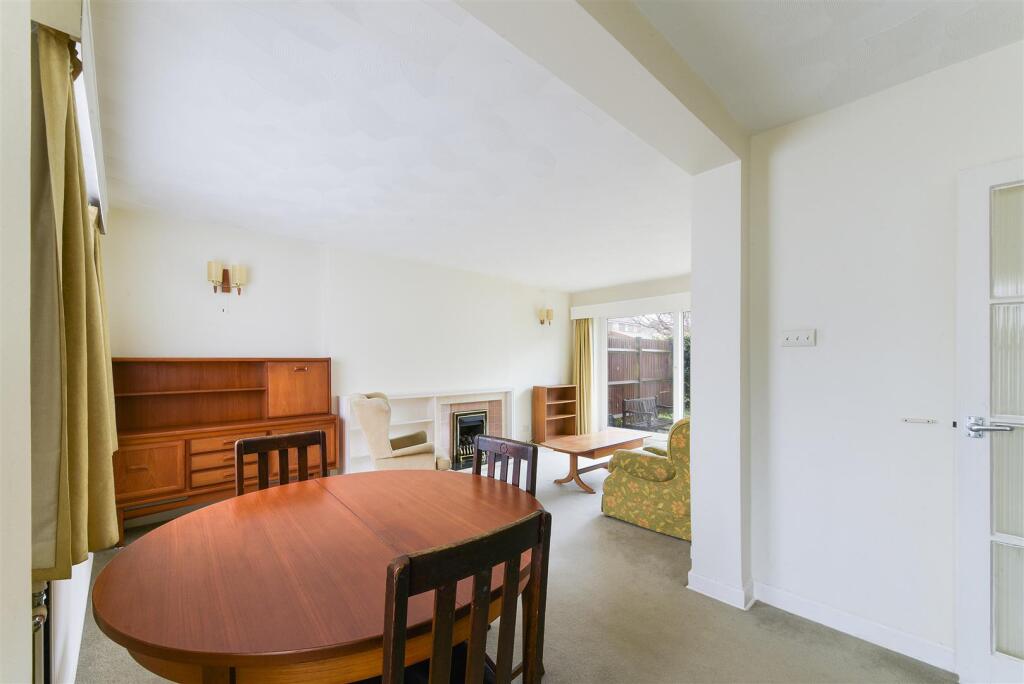 COURTLANDS CRESENT,37- (11).jpg