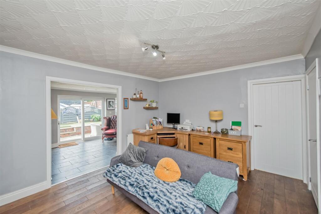 Dining Room / Sitting Room: