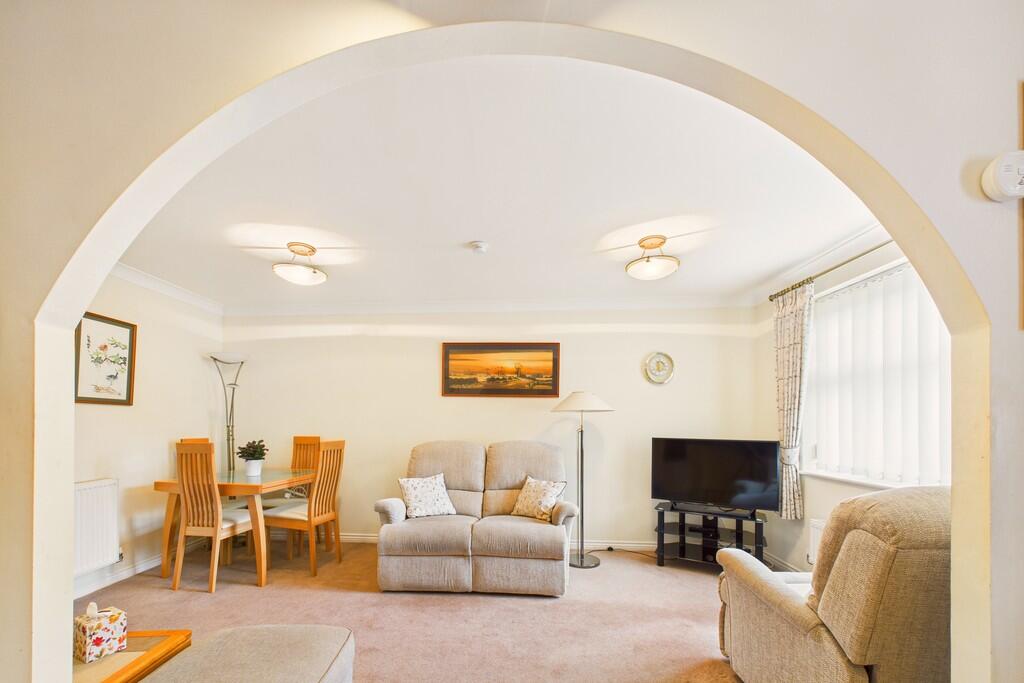 Living/Dining Roo...