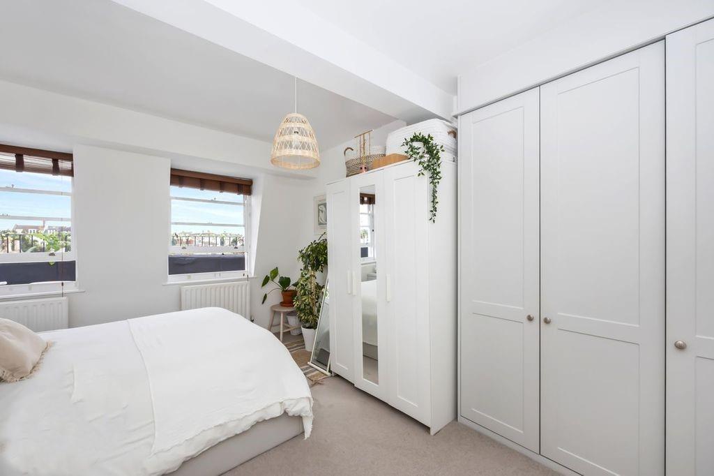 10 35 vernon terrace NEW 2025 bed1 .jpg