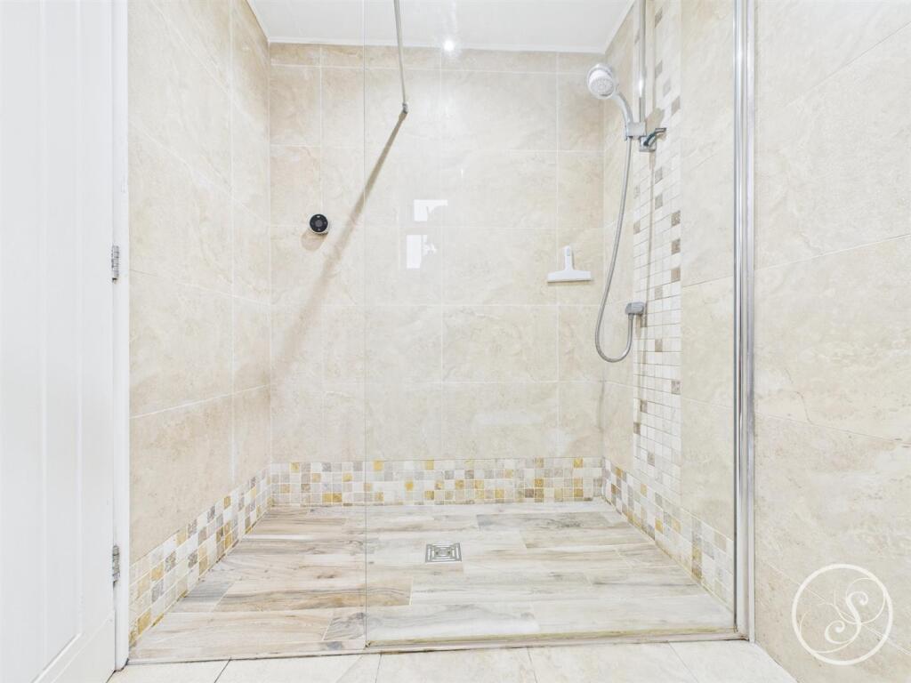 ENSUITE SHOWER ROOM