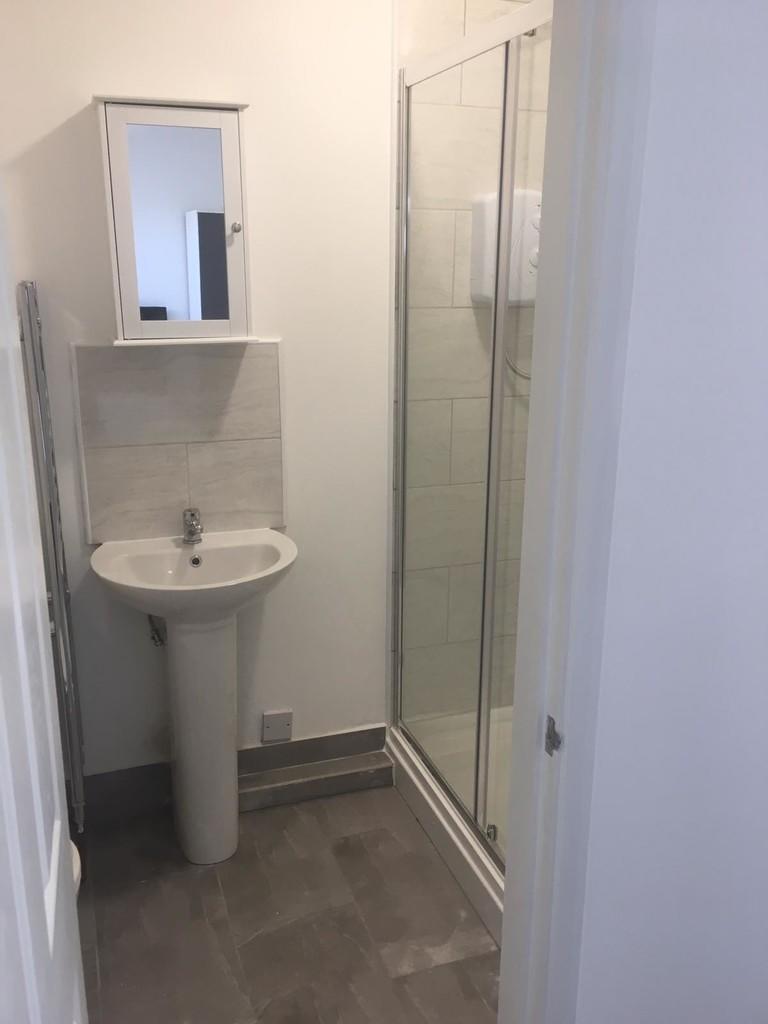 room 6 en-suite