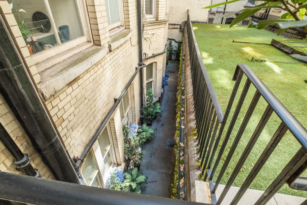 Bedford Court Man...