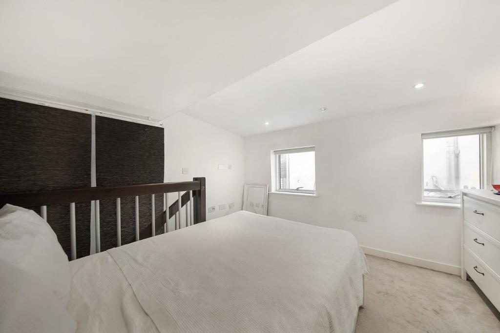 Bedroom (2).jpg