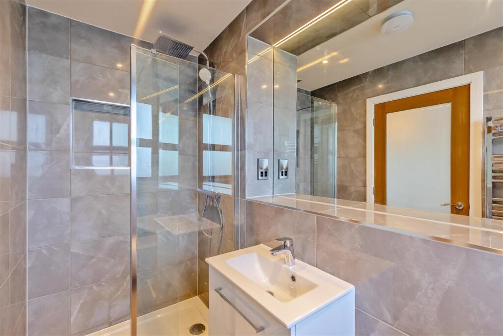 8666547-interior17.jpg