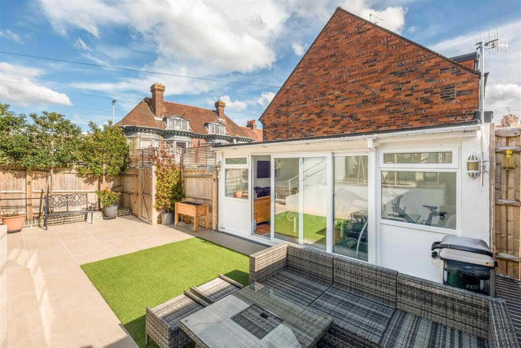 1 windlesham Close-27.jpg