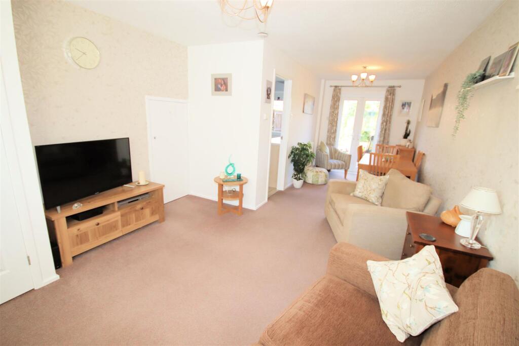 Lounge/Dining Room