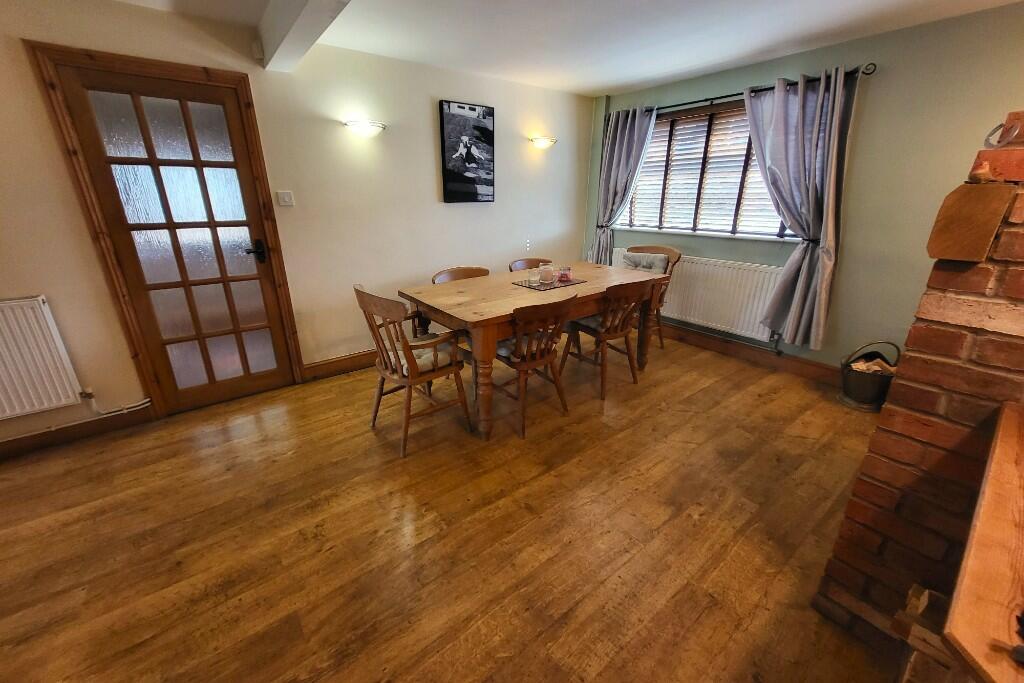 Family/ Dining (3) 