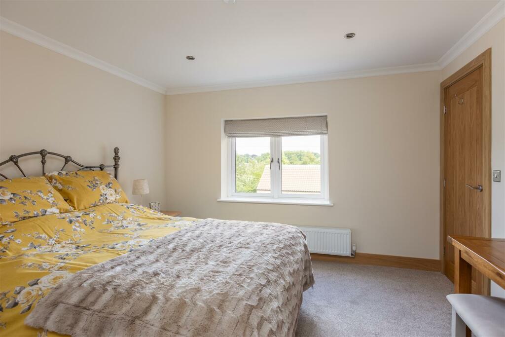 Hill View Bedroom 2-2.jpg