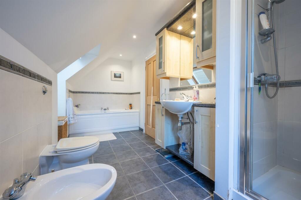 En-Suite Bathroom