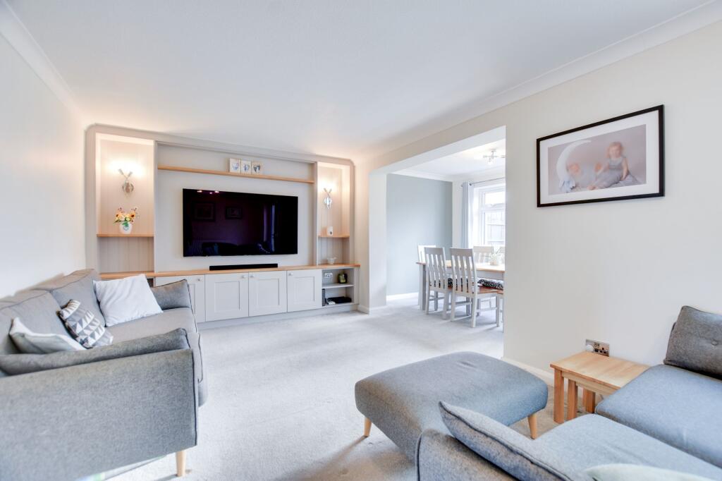 Extended L-Shaped Lounge Diner