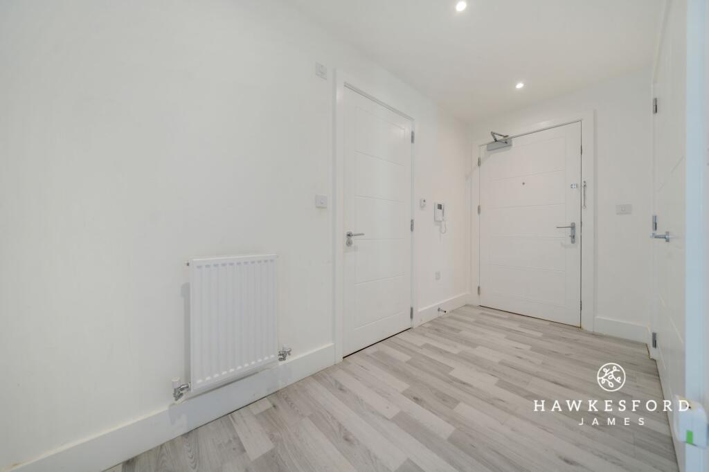 Beckett Court - Entrance Hallway