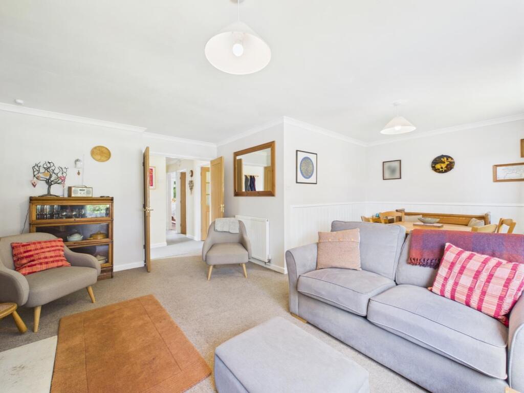 L-Shaped Lounge/Dining Room