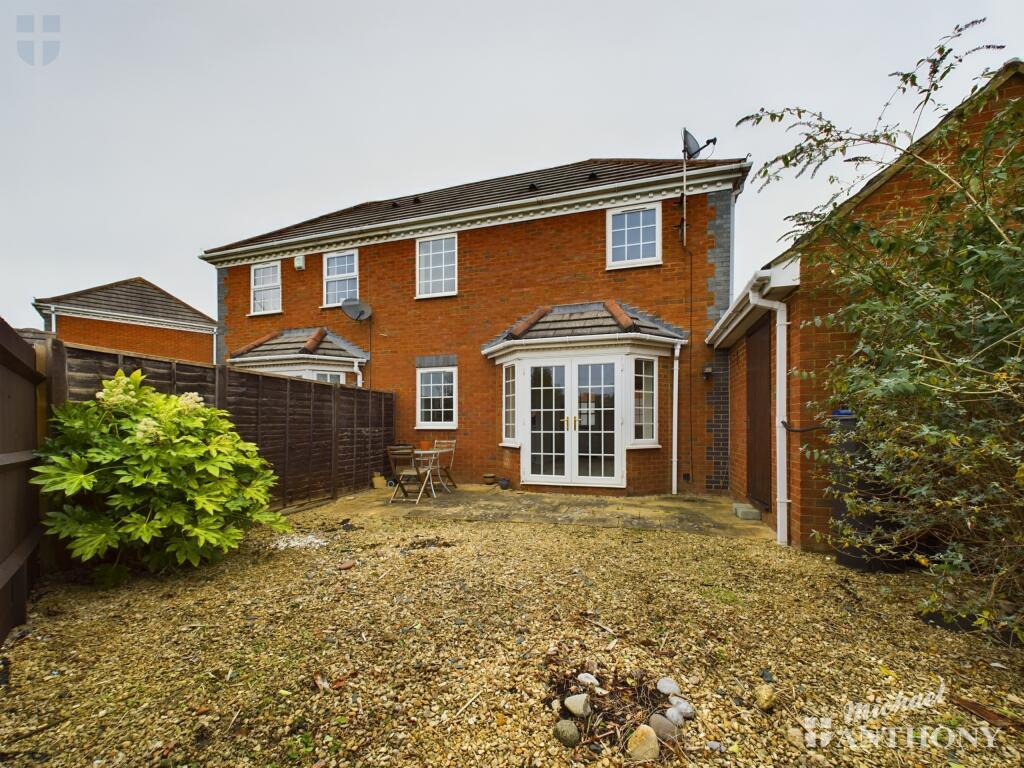 CAM03852G0-PR0132-STILL010