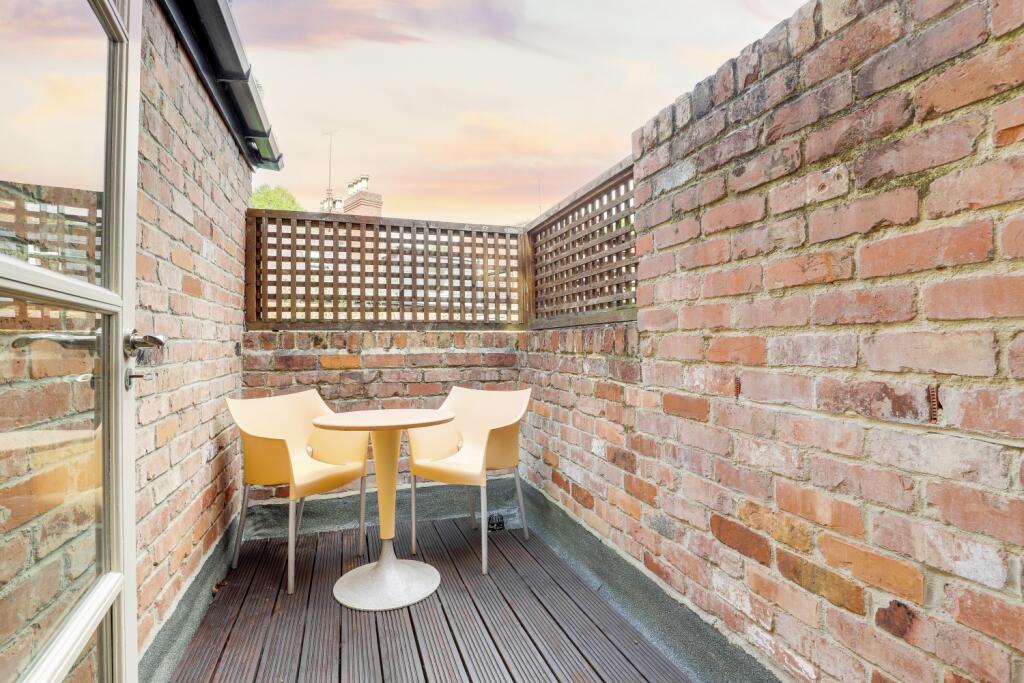 32 CASTLE B HARRY HIGH RES (21)