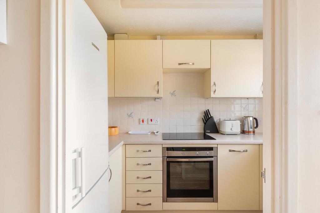 2L1HFS - Kitchen C.jpg