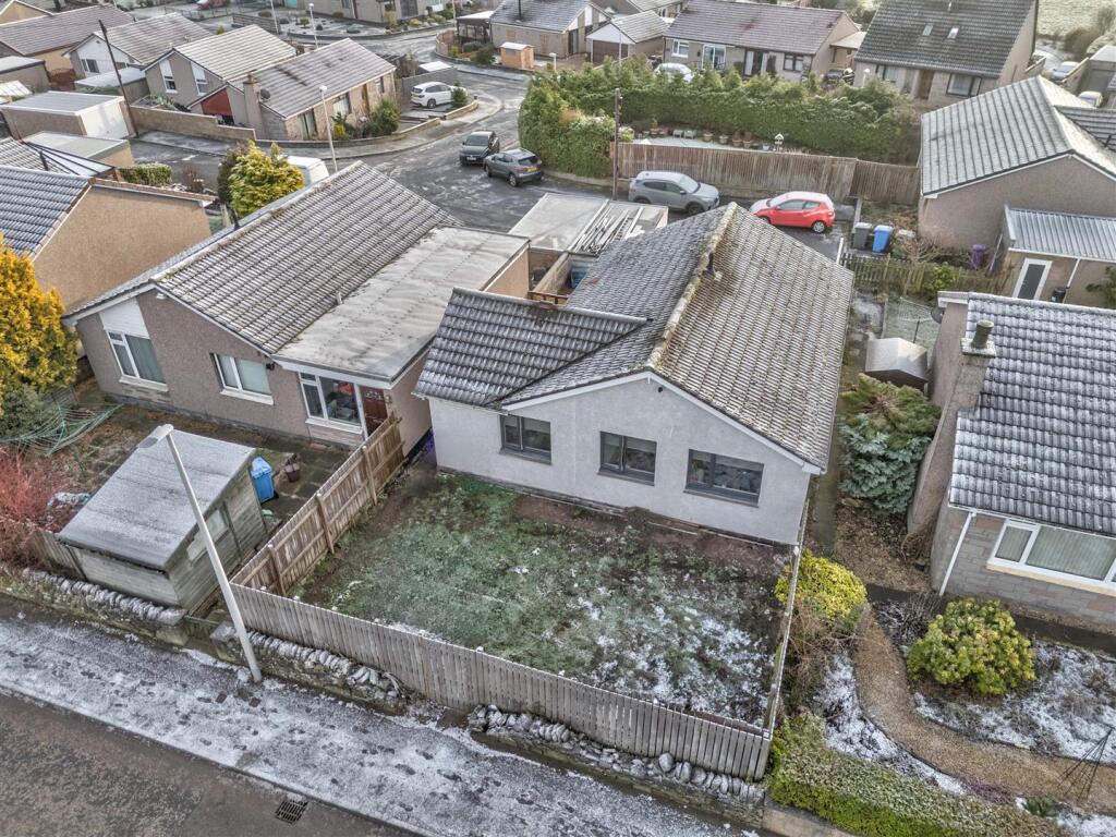 8 Restenneth Place Forfar-4.JPG